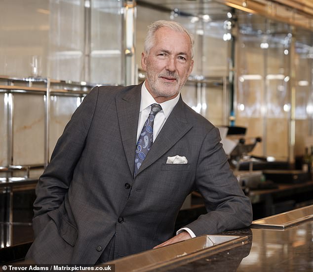 Jeremy King retratado dentro do antigo restaurante Le Caprice em Mayfair em 27 de setembro de 2023