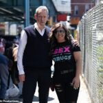 Alexander Armstrong com Sarah Laurel da Savage Sisters Recovery