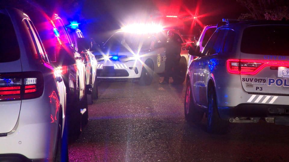 Caçada em andamento no Mississippi pelo assassino em triplo homicídio que deixou criança morta ao lado de mãe e tia