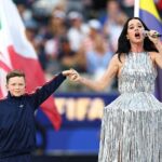Katy Perry e o norueguês Tius Luka cantaram Wonder na cerimônia de Los Angeles