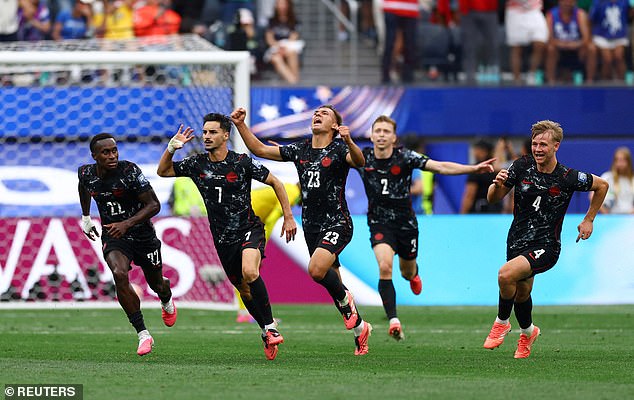 Stephen Eustaquio marcou o gol da vitória nos acréscimos na vitória do Canadá sobre a África do Sul na Copa do Mundo