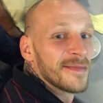 Pai e boxeador Callum Kerr morreu após ser contido por passageiros em um voo Jet2 para o aeroporto de Manchester na segunda-feira