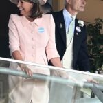 Parece que ninguém se divertiu melhor no Royal Ascot do que Carole Middleton, pois ela entregou o glamour do dia da corrida, compareceu ao Royal Box e se reuniu com membros seniores da The Firm - tudo em um dia