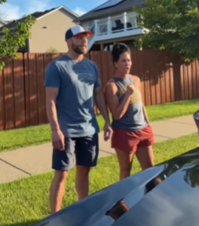 O casal de Minneapolis, Brian e Jen Wagner, insistiu que não é racista depois de ser flagrado em um vídeo parecendo repreender uma família somali que estava fazendo compras em sua vizinhança.