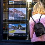 Casas mais difíceis de vender porque as altas taxas de hipoteca frustraram os compradores