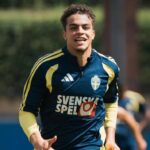 Cetak Brace ke Gawang Tunísia, Bomber Swedia Yasin Ayari Rayakan Gol di Piala Dunia 2026 com Sujud Syukur