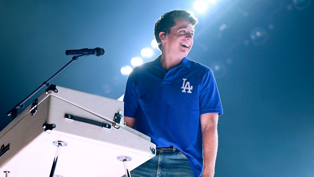 Charlie Puth cancela programa devido a doença: 'Estou com o coração partido'