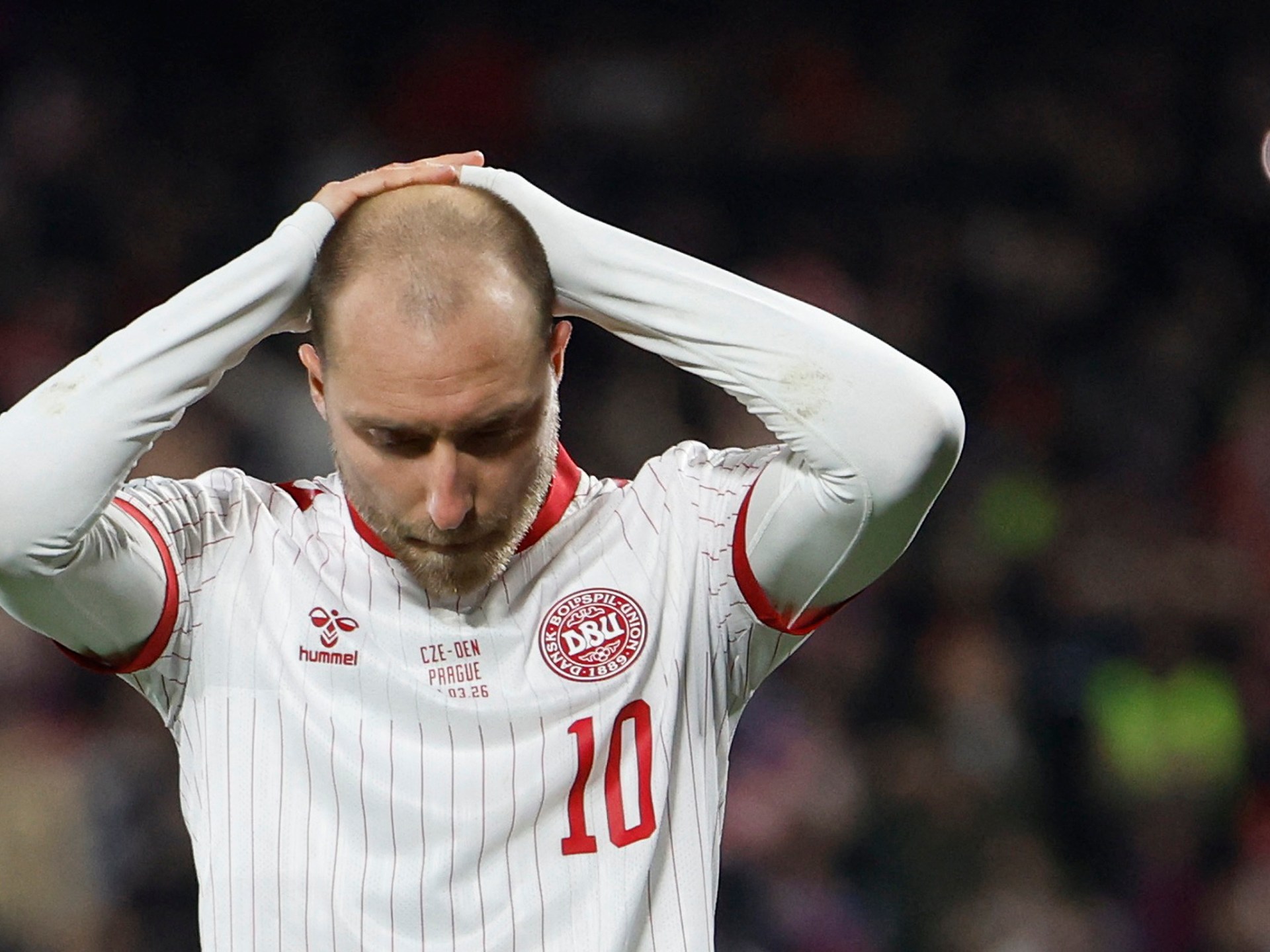 Christian Eriksen, da Dinamarca, desmaia durante jogo com a Ucrânia