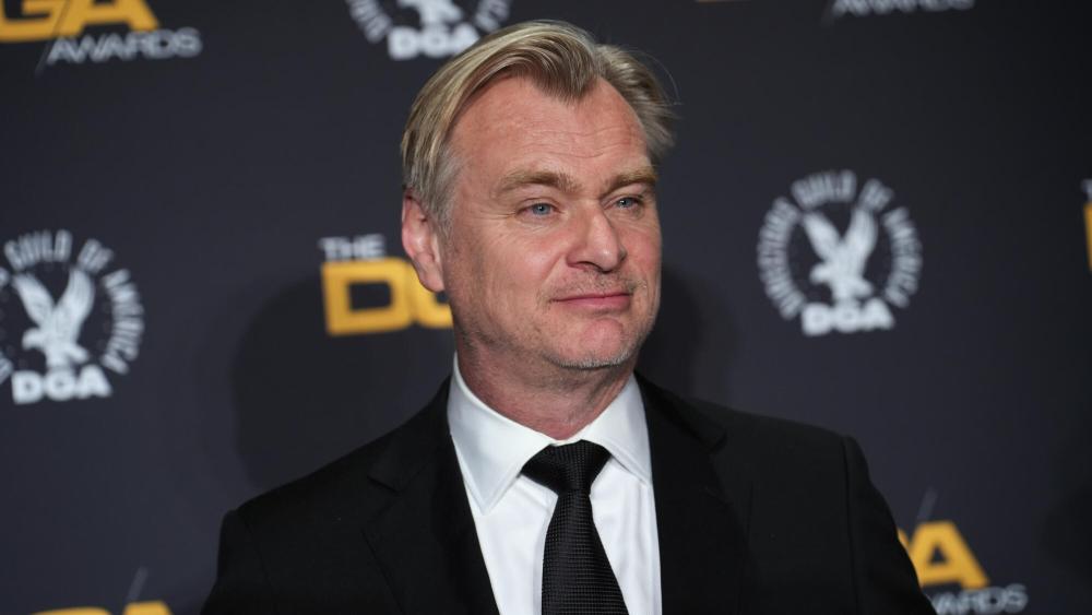 Christopher Nolan diz que jogar com segurança com filmes convencionais 'não funciona': 'O público está procurando algo novo'