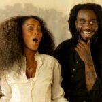 Ciara Miller estrela o novo videoclipe de Shaboozey Cowgirl que transporta os fãs para o Velho Oeste