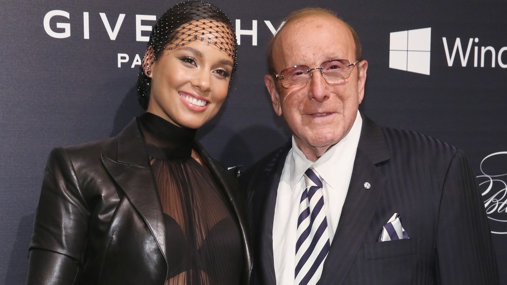 Clive Davis lembrado por Bruce Springsteen, Alicia Keys, Carlos Santana e mais: 'O visionário que transformou sonhos em realidade'