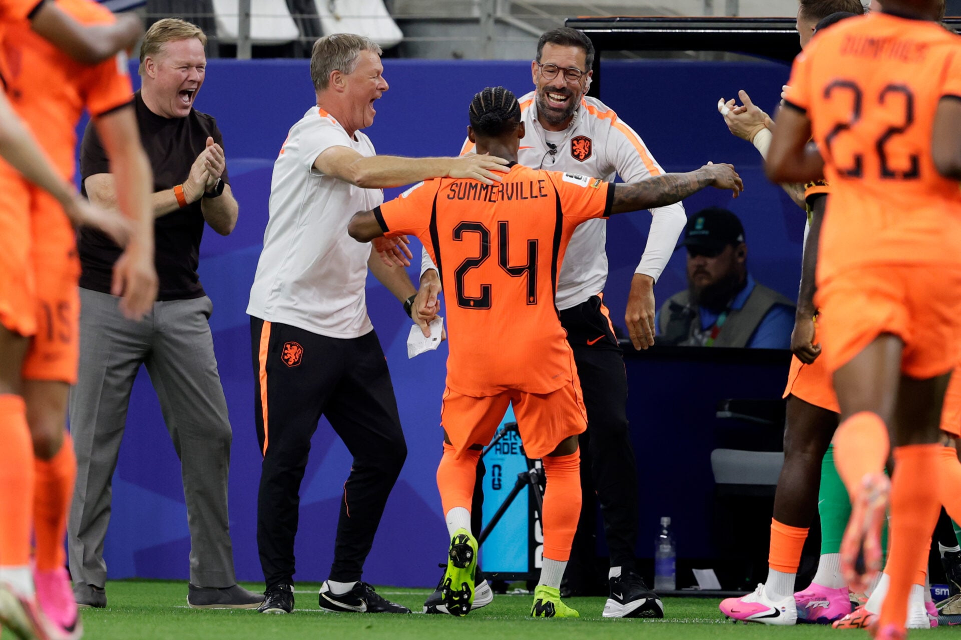 Como Ruud van Nistelrooy está orientando o alvo do Man Utd, Crysencio Summerville