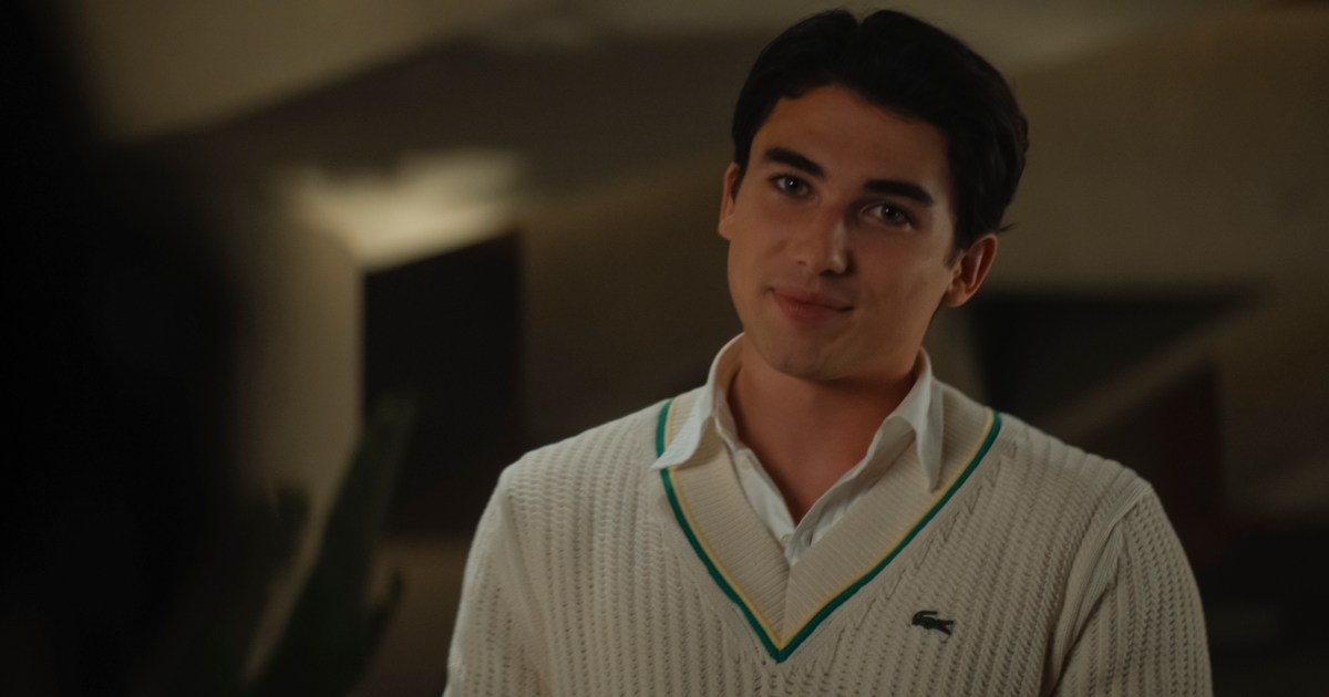 Como o ator 'fora do campus' Charlie Evans manteve o maior segredo da primeira temporada