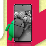 Mascote do Android entre caixas de papelão etiquetadas para aplicativos, capturas de tela, notificações e distrações, em frente à tela de um smartphone, com uma vassoura apoiada nas caixas.