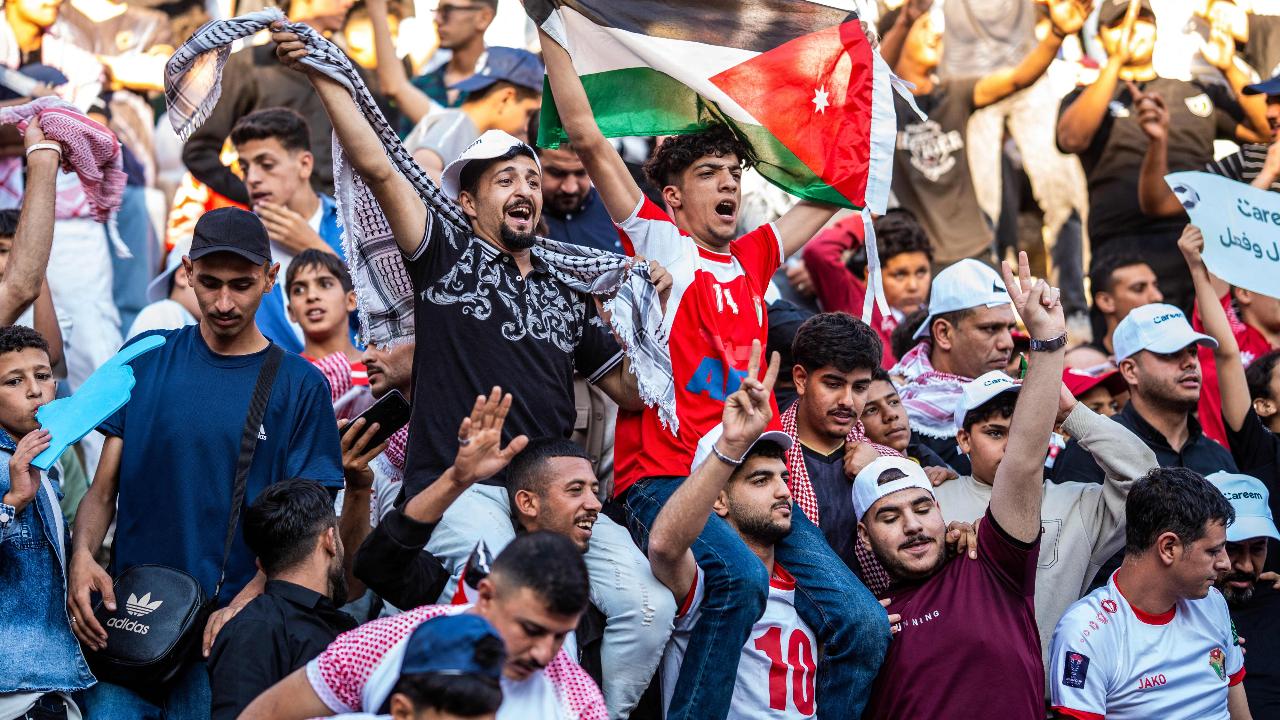 Copa do Mundo FIFA 2026: 25 presos em Doha após briga de torcedores entre Argélia e Jordânia
