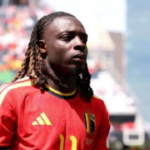 Copa do Mundo FIFA 2026: Jeremy Doku de volta à seleção belga após nascimento do filho