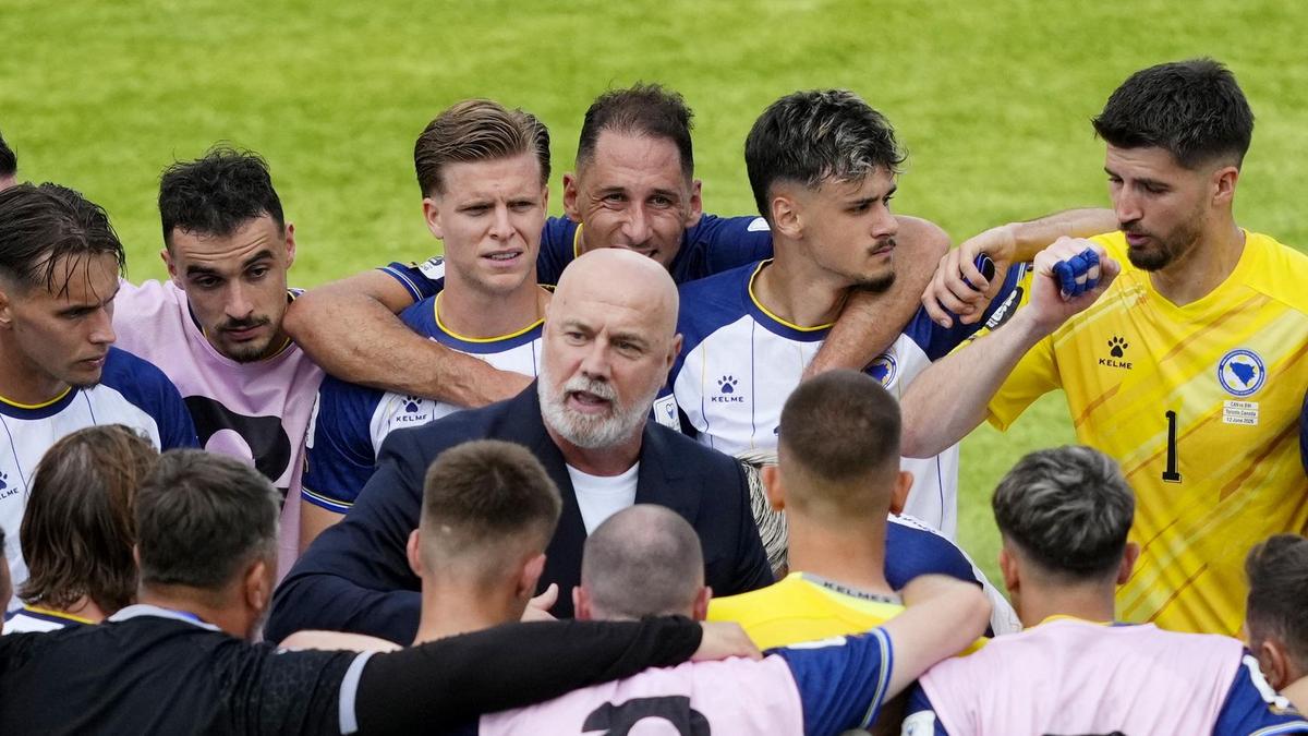 Copa do Mundo FIFA 2026: técnico da Bósnia lamenta abordagem passiva no sorteio do Canadá, mas está satisfeito com o resultado