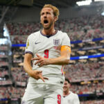 O inglês Harry Kane (9) comemora após marcar um gol durante a partida de futebol do Grupo L da Copa do Mundo entre Inglaterra e Croácia em Arlington, Texas, perto de Dallas, quarta-feira, 17 de junho de 2026.