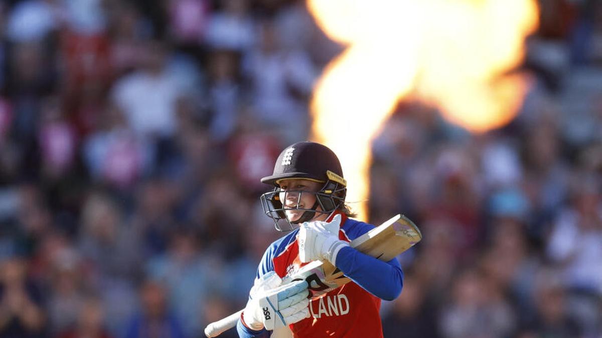 Copa do Mundo T20 Feminina de 2026: Danni Wyatt-Hodge marca século pela Inglaterra contra o Sri Lanka