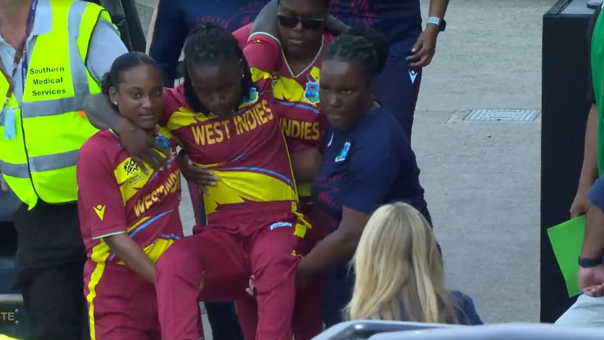 Copa do Mundo T20 Feminina de 2026: Deandra Dottin saiu de campo antes do início da semifinal Austrália x Índias Ocidentais