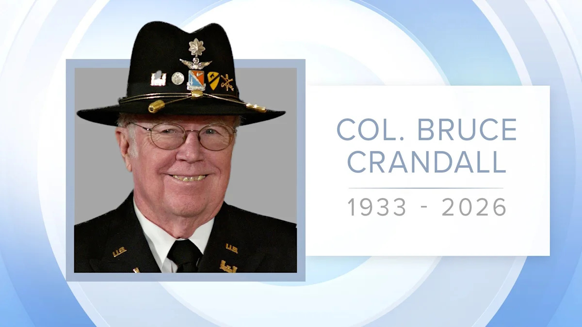 Coronel Bruce Crandall, ganhador da Medalha de Honra, morre aos 93 anos