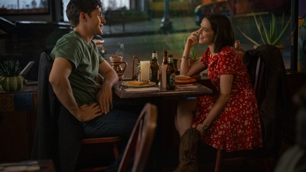 'Correios de voz para Isabelle' estrela Zoey Deutch e cineasta em Forgiving Wes, Jill's Grief e Rom-Com's Magic: The Gathering Plot Twist