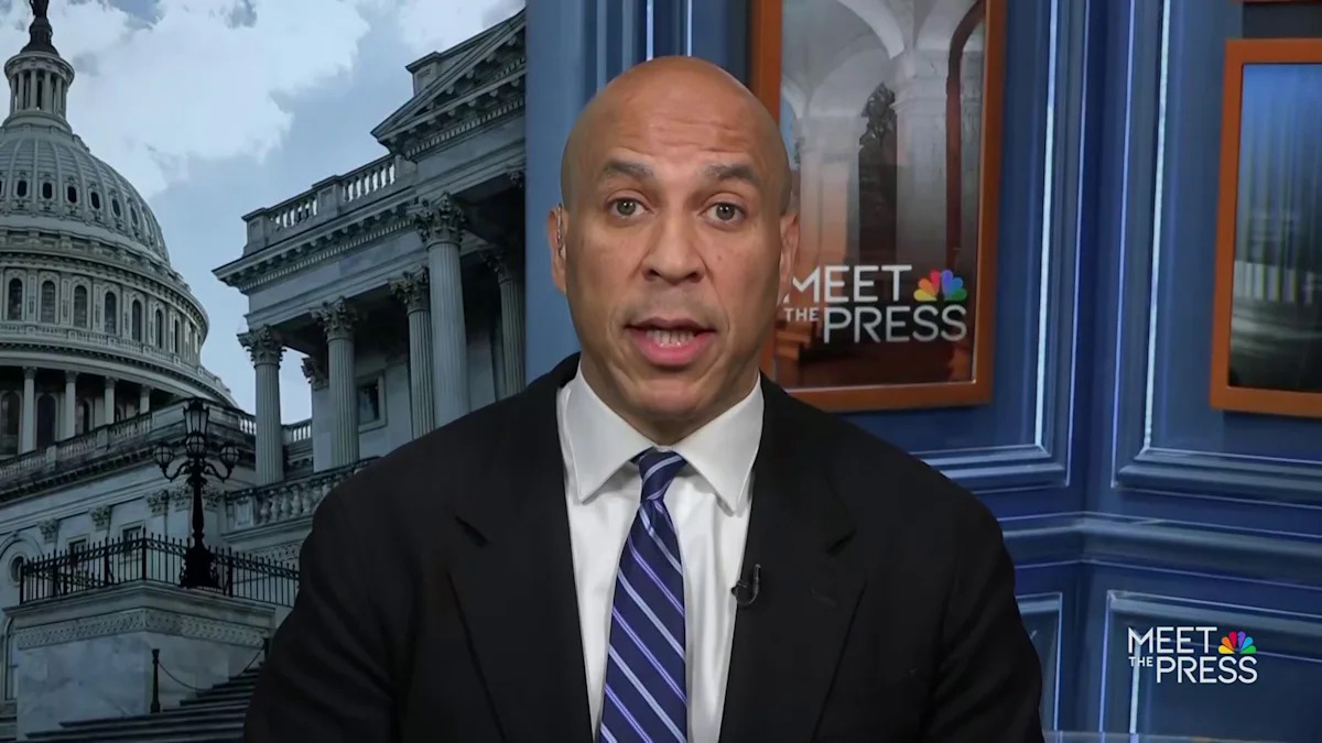 Cory Booker diz que 'capitulamos diante do inimigo' com o acordo de Trump com o Irã: entrevista completa