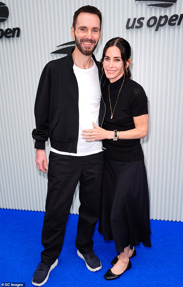 A estrela de Friends, Courteney Cox, se separou silenciosamente de seu parceiro de longa data, o músico do Snow Patrol, Johnny McDaid, o The Mail on Sunday pode revelar