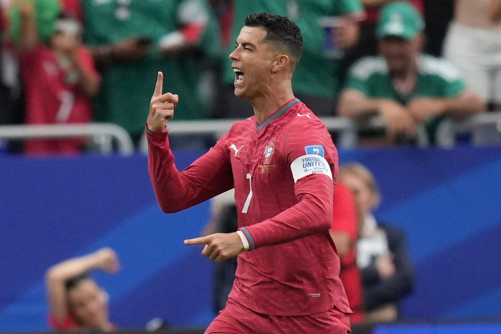 Cristiano Ronaldo se torna o primeiro jogador a marcar em seis Copas do Mundo