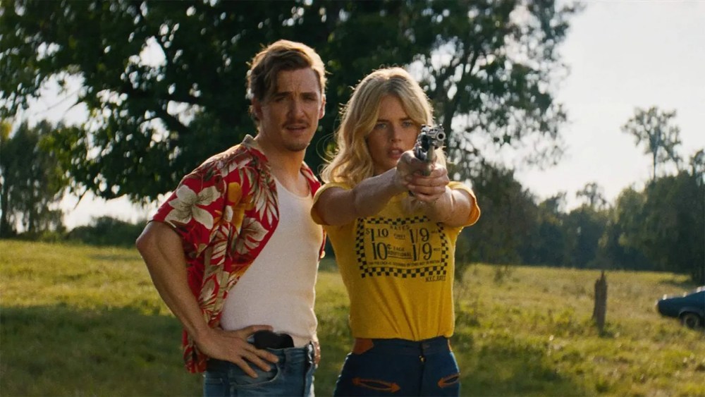 Crítica de 'Carolina Caroline': thriller clássico de amantes em fuga mostra por que Samara Weaving e Kyle Gallner deveriam ser estrelas maiores