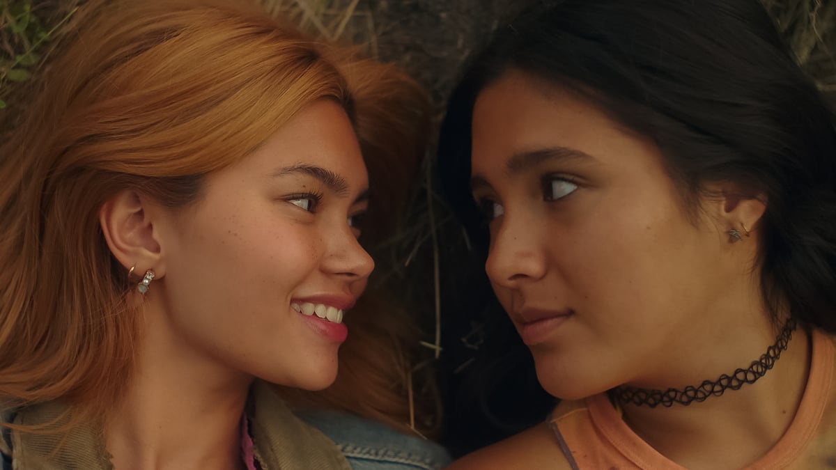 Myra Molloy estrela como Sonya e Maya da Costa como Coley no filme da diretora Hayley Kiyoko