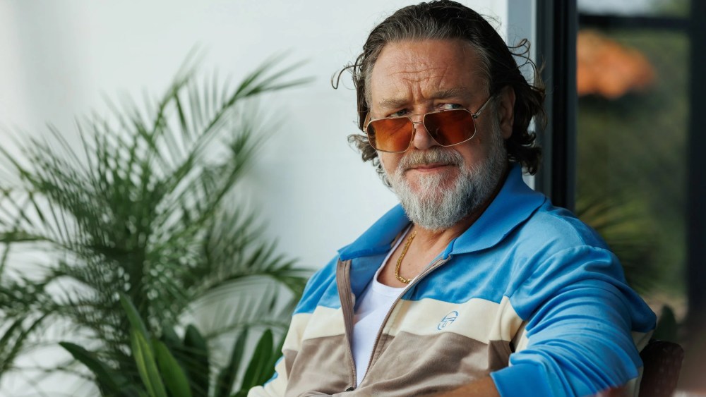Crítica de 'The Get Out': Russell Crowe e um elenco de apoio do jogo não conseguem salvar a comédia policial ambiciosa de Derrick Borte