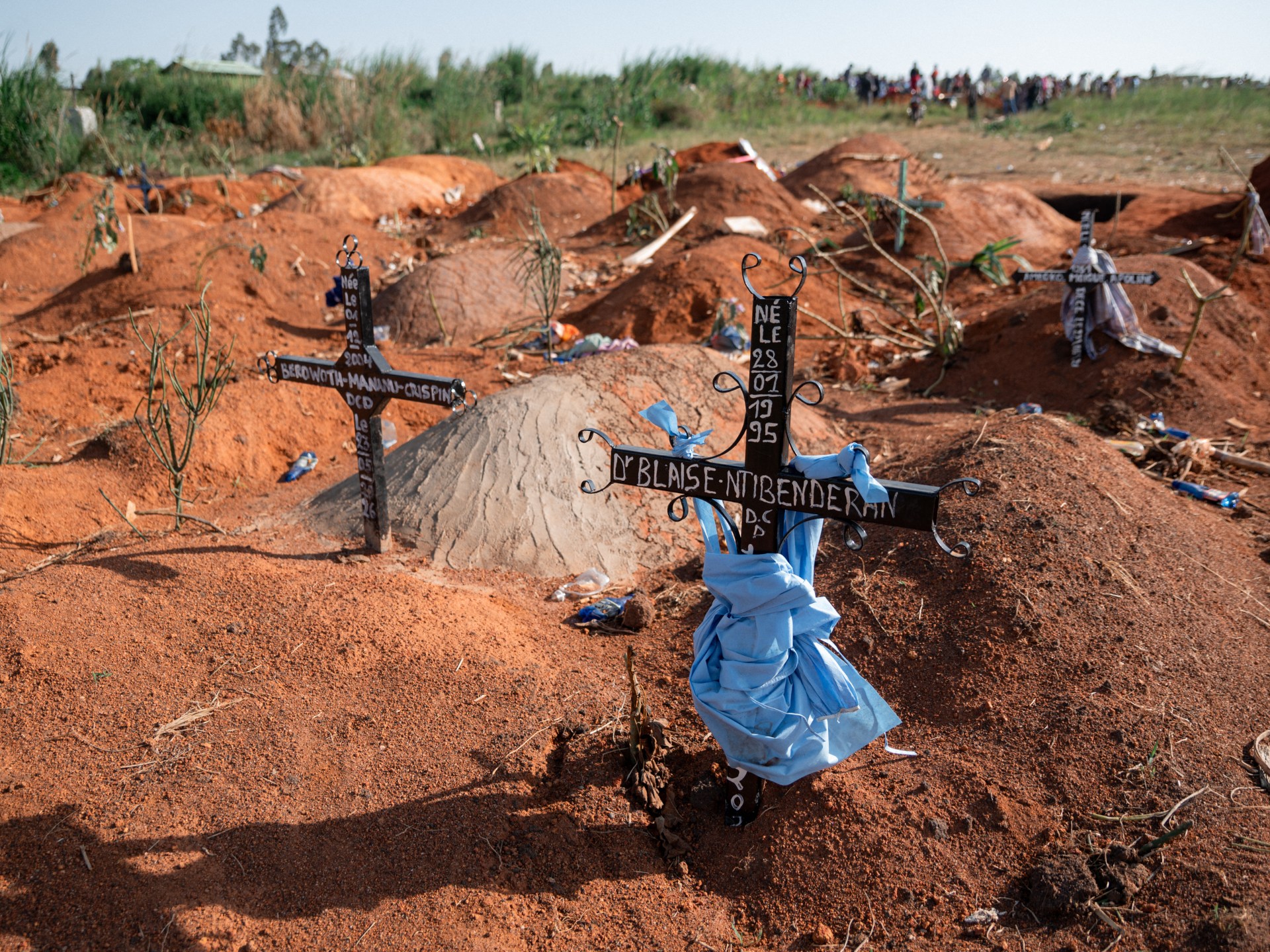 Cruz Vermelha alerta que surto de Ebola na RDC ainda não atingiu o pico e pode durar um ano