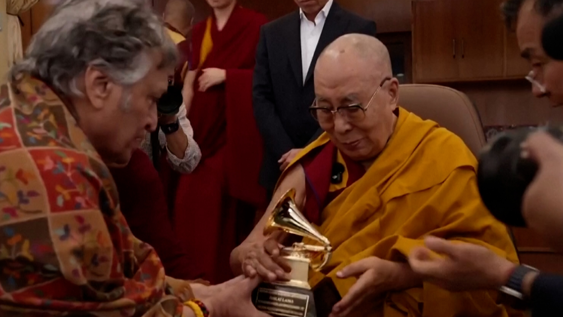 Dalai Lama recebe prêmio Grammy por álbum falado