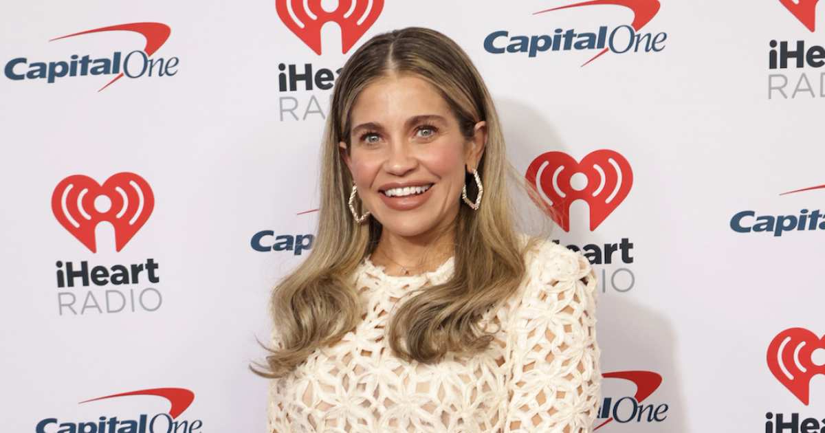 Danielle Fishel brinca sobre Rider Strong Crush Rachel Leigh Cook Ciúme