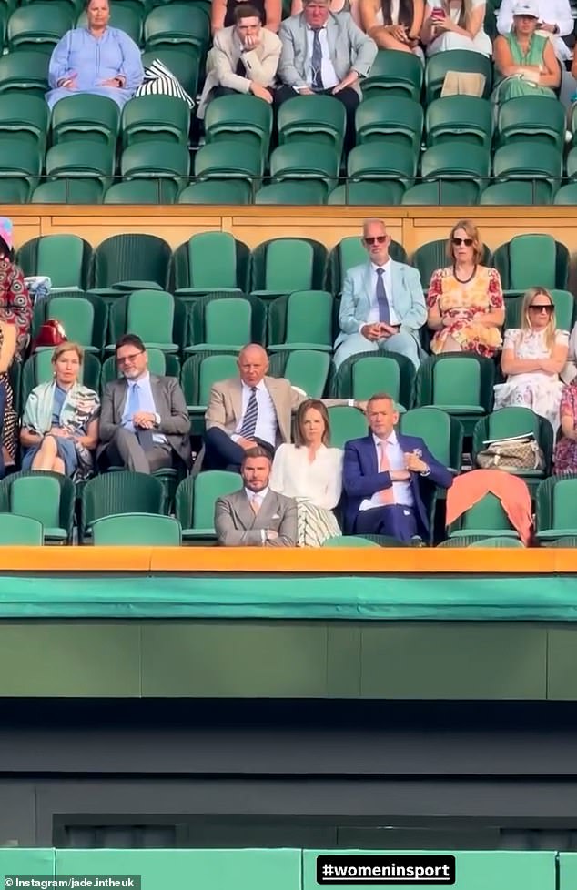 Sir David Beckham foi elogiado por Aryna Sabalenka por permanecer sentado enquanto o Royal Box de Wimbledon se esvaziava após o término do tênis masculino no primeiro dia do torneio, na segunda-feira.