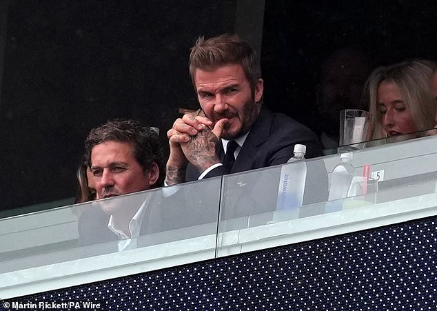 David Beckham parecia frustrado nas arquibancadas depois de ver os Três Leões da Inglaterra empatarem em 0 a 0 com Gana, em Boston, na terça-feira.