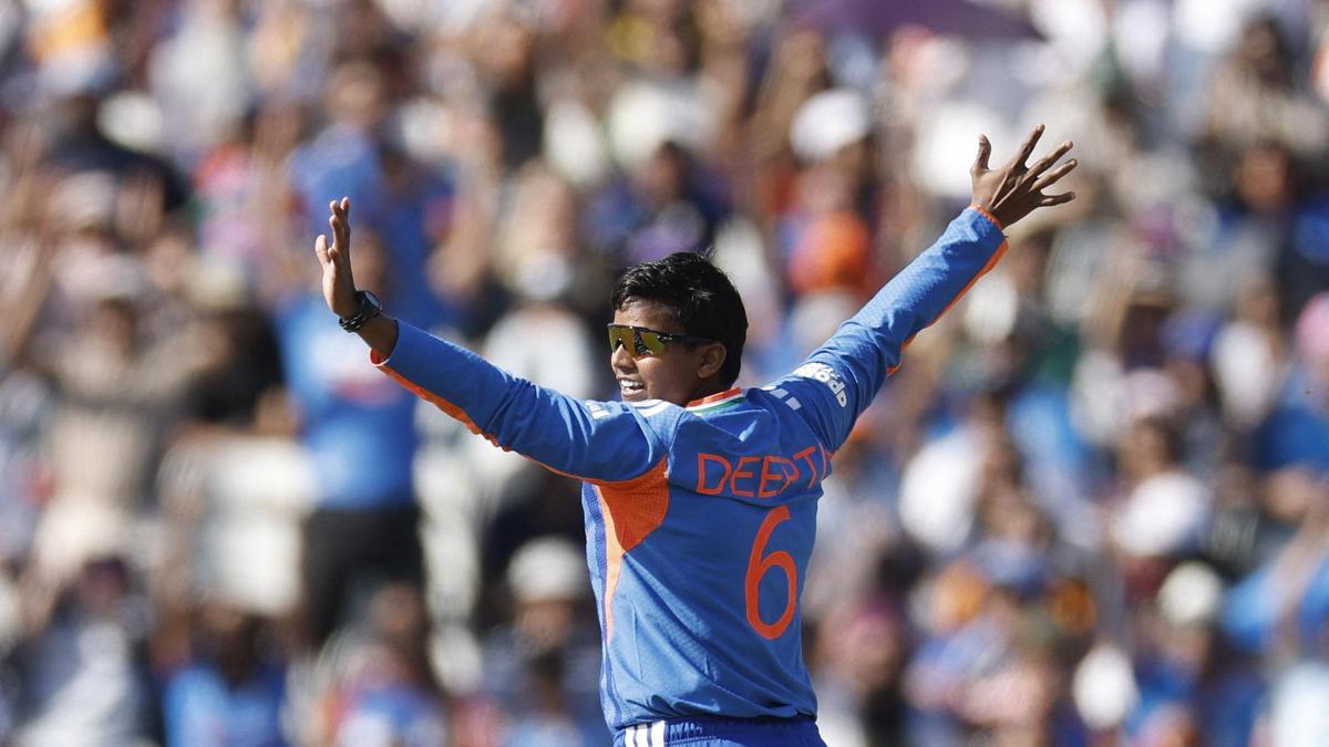 Deepti Sharma registra os melhores números de boliche de uma indiana na história da Copa do Mundo Feminina T20