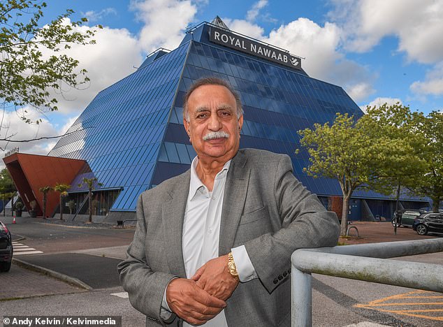 A 'casa' de Curry nem de longe faz justiça ao Royal Nawaab. O palácio seria mais preciso a julgar pelo seu tamanho e interior chamativo. Seu proprietário, Mahboob Hussain, prefere 'destino'
