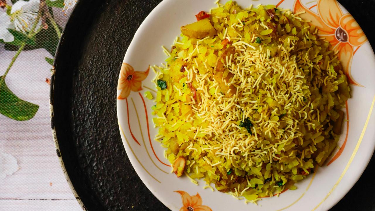 Dia Mundial de Poha 2026: Chef tenta recorde mundial e cozinha 3.000 kg de `tarri poha`