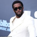 O preso Diddy foi alvo de um novo processo movido por um homem alegando que o desgraçado rapper o agrediu sexualmente quando ele era menor. Diddy é retratado em 2022 em Las Vegas