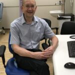 O professor Kevin Mortimer estava no hospital onde trabalhou durante 15 anos quando um colega lhe deu o diagnóstico de câncer de próstata “incurável”.