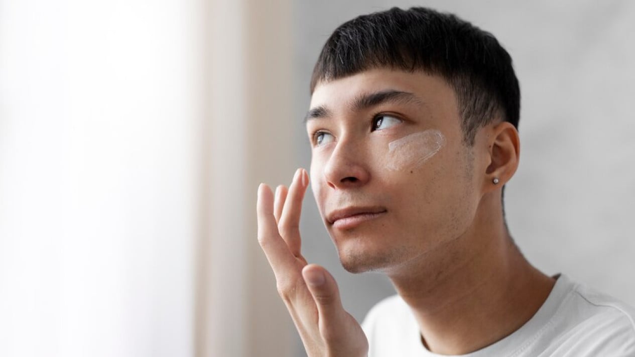 Dokter Kulit Ungkap Pentingnya Skincare para Pria, Cukup Pakai 3 Produk Dasar This!
