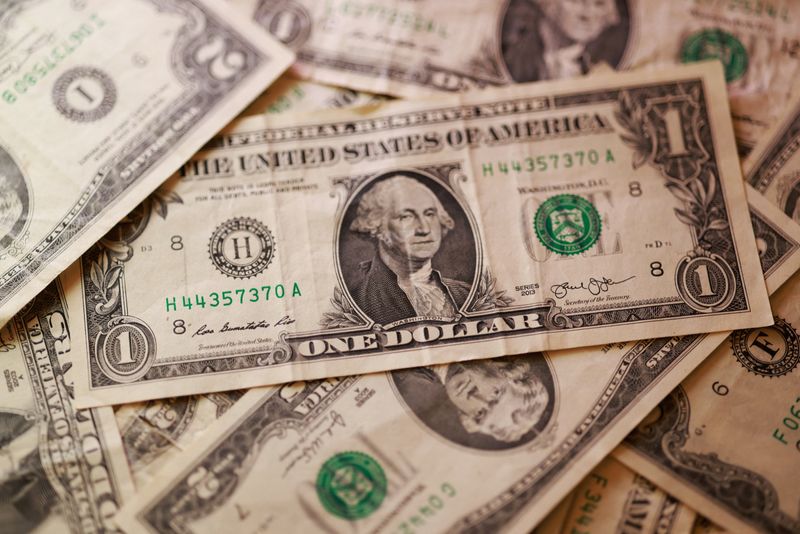Dólar perto de mínima de 10 dias enquanto EUA e Irã alcançam acordo de paz