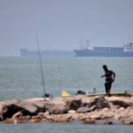 Drones iranianos atacam Bahrein e um navio é atingido no estreito após ataques aéreos dos EUA ao Irã