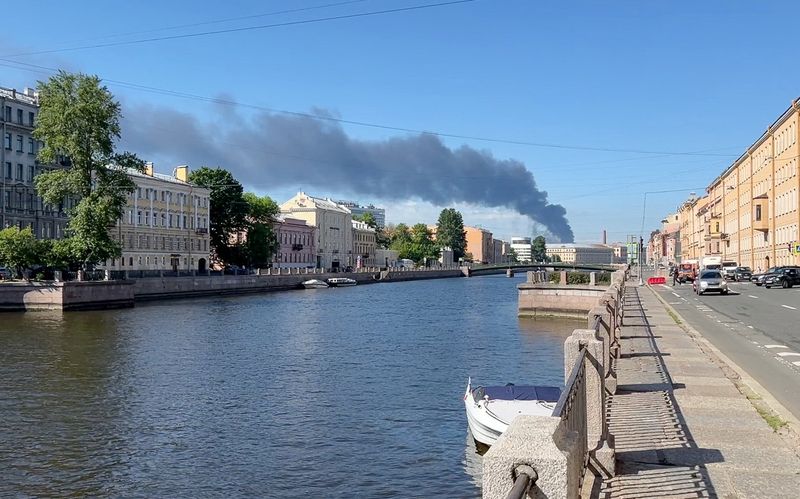 Drones ucranianos atacam terminal petrolífero em São Petersburgo enquanto ‘Davos’ de Putin começa