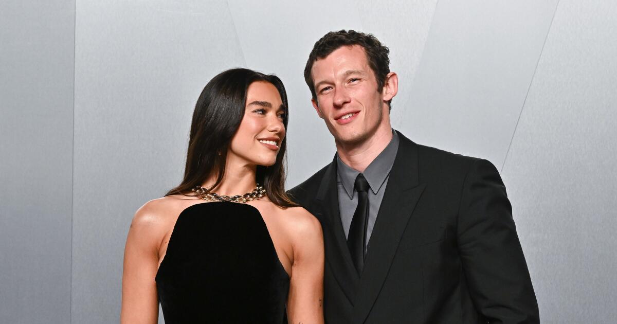 E f-ah! Dua Lipa e Callum Turner se casam em cerimônia na Câmara Municipal de Londres