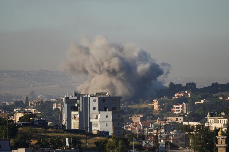 EUA atacam locais iranianos depois que o Irã lança drones, no último surto do Golfo