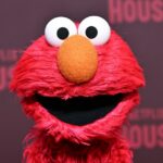 Elmo só queria que os Knicks e Spurs se divertissem durante as finais da NBA - então o caos se instalou