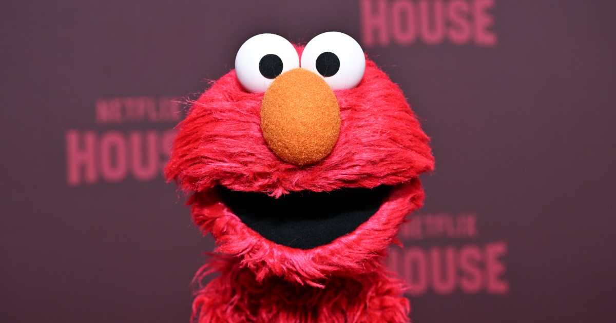 Elmo só queria que os Knicks e Spurs se divertissem durante as finais da NBA - então o caos se instalou